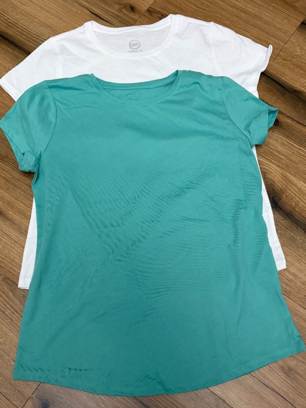 2 Kids white T-shirt. Size X-large.